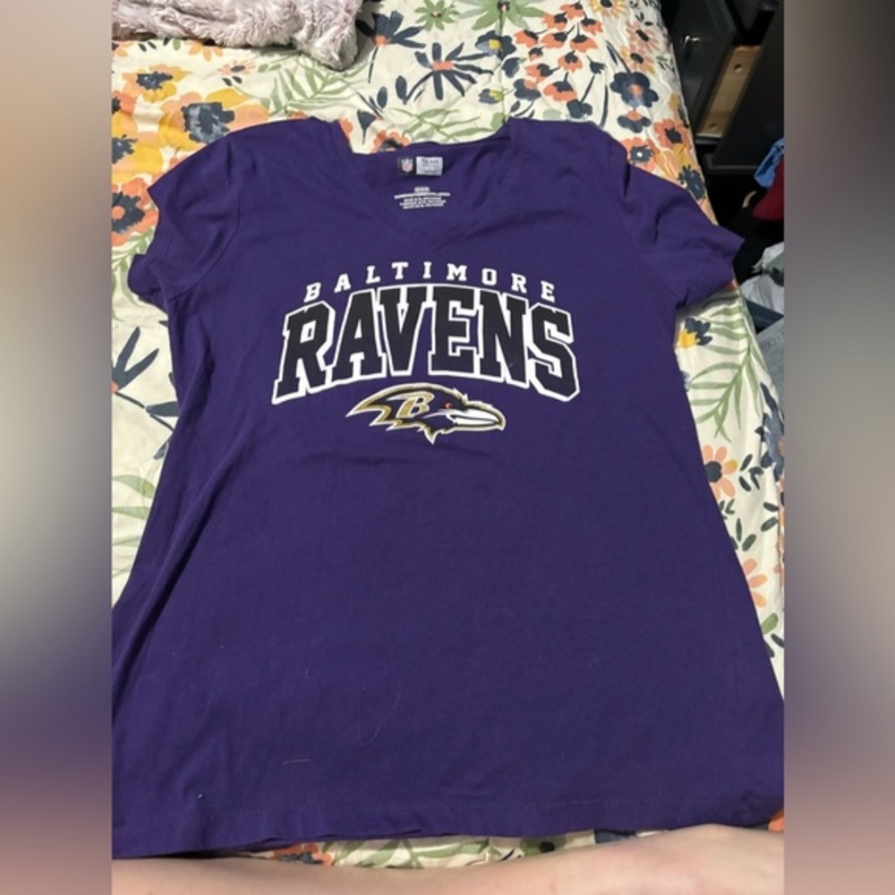 Baltimore Ravens NFL Team Apparel Small Tshirt v-neck